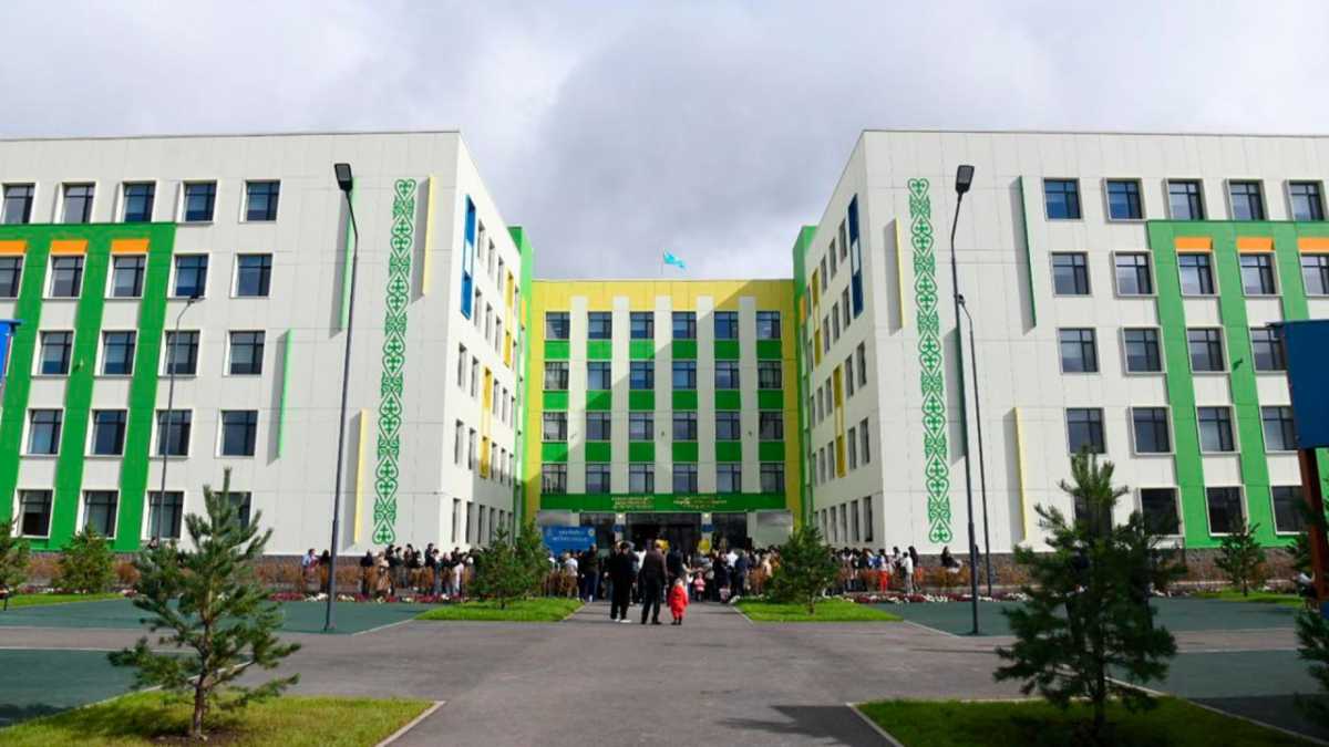 Ликвидация трёхсменных школ: 141 учебное заведение нового формата построили в Казахстане