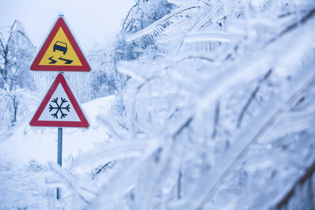 Гололёд на дорогах: МВД обратилось к казахстанцам