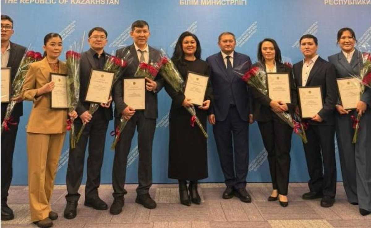 Государственная поддержка молодых учёных: 10 молодым исследователям вручены жилищные сертификаты