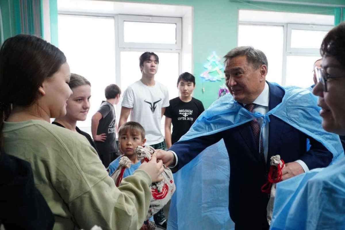 Марат Ахметжанов посетил социальные объекты областного центра