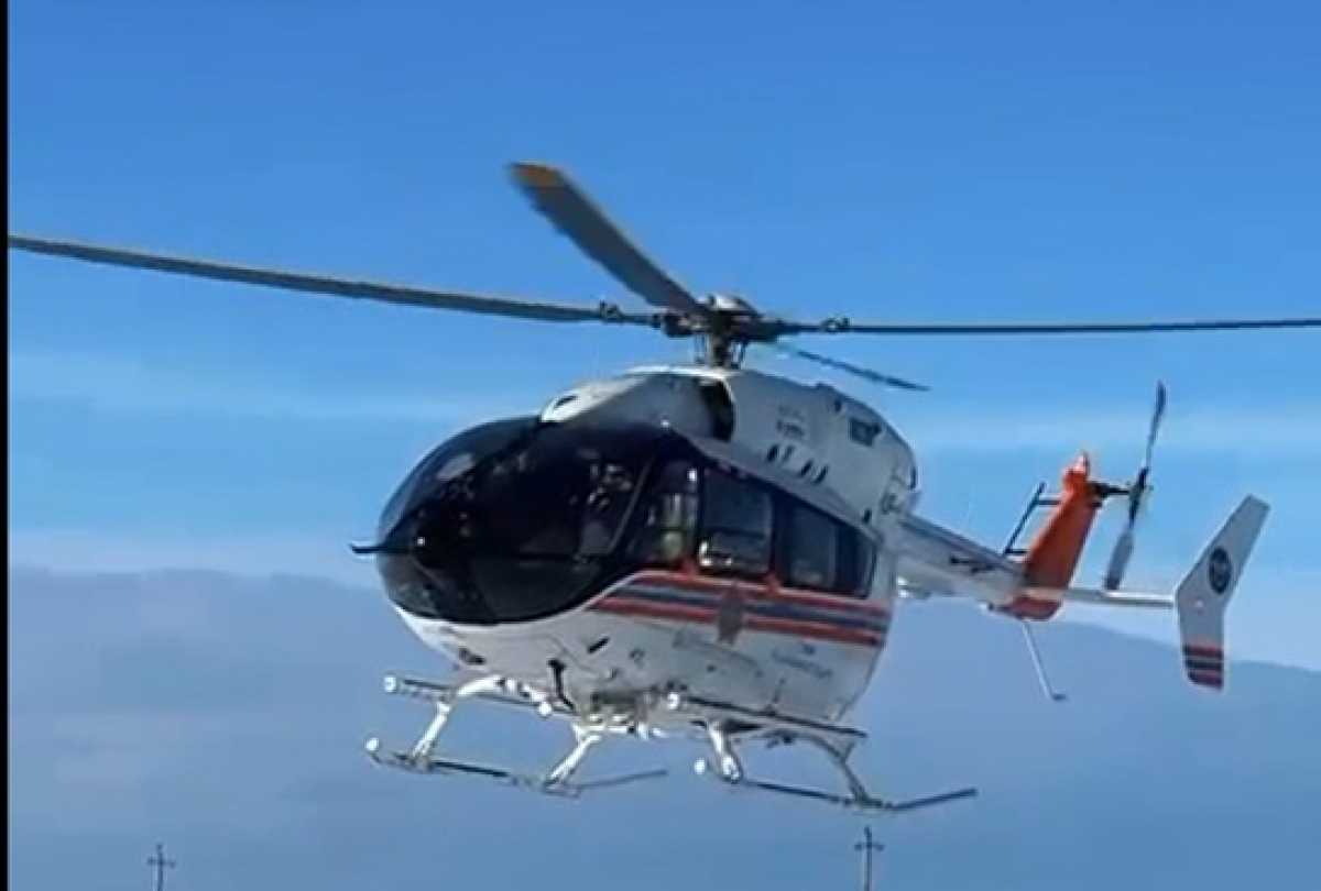 Вертолет МЧС доставил новорожденного младенца из Курмангазы в Атырау