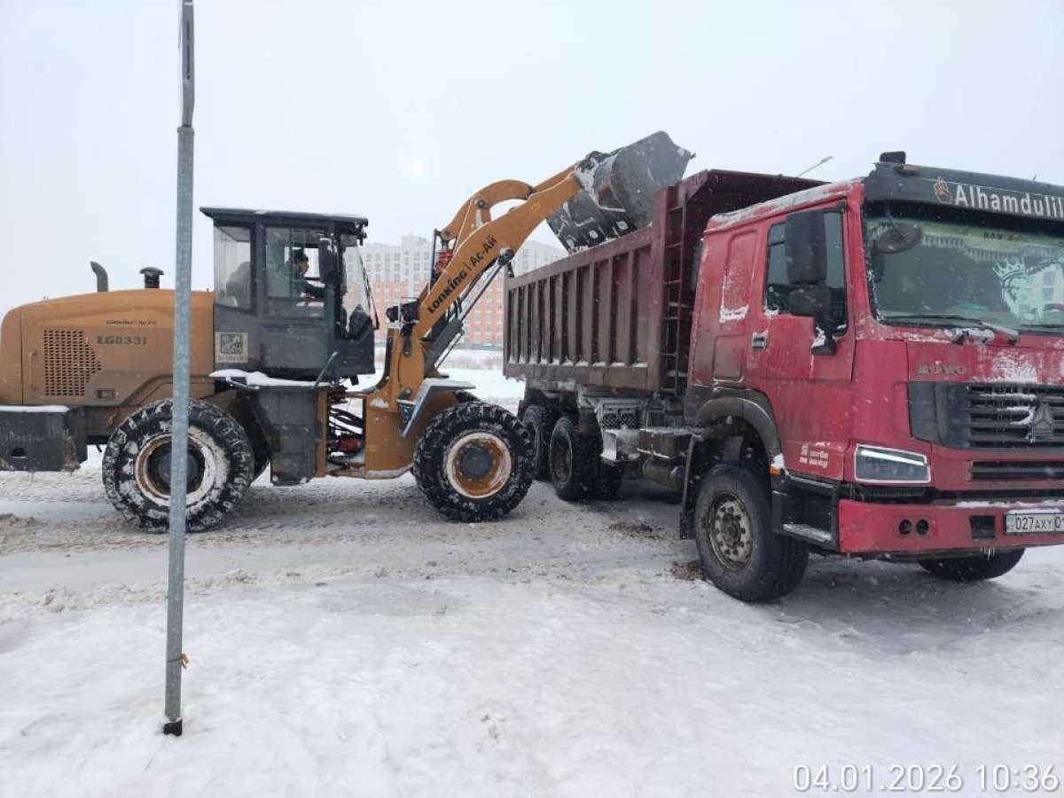 Более 3000 дорожных рабочих и свыше 1600 единиц спецтехники задействованы в снегоуборочных работах в Астане