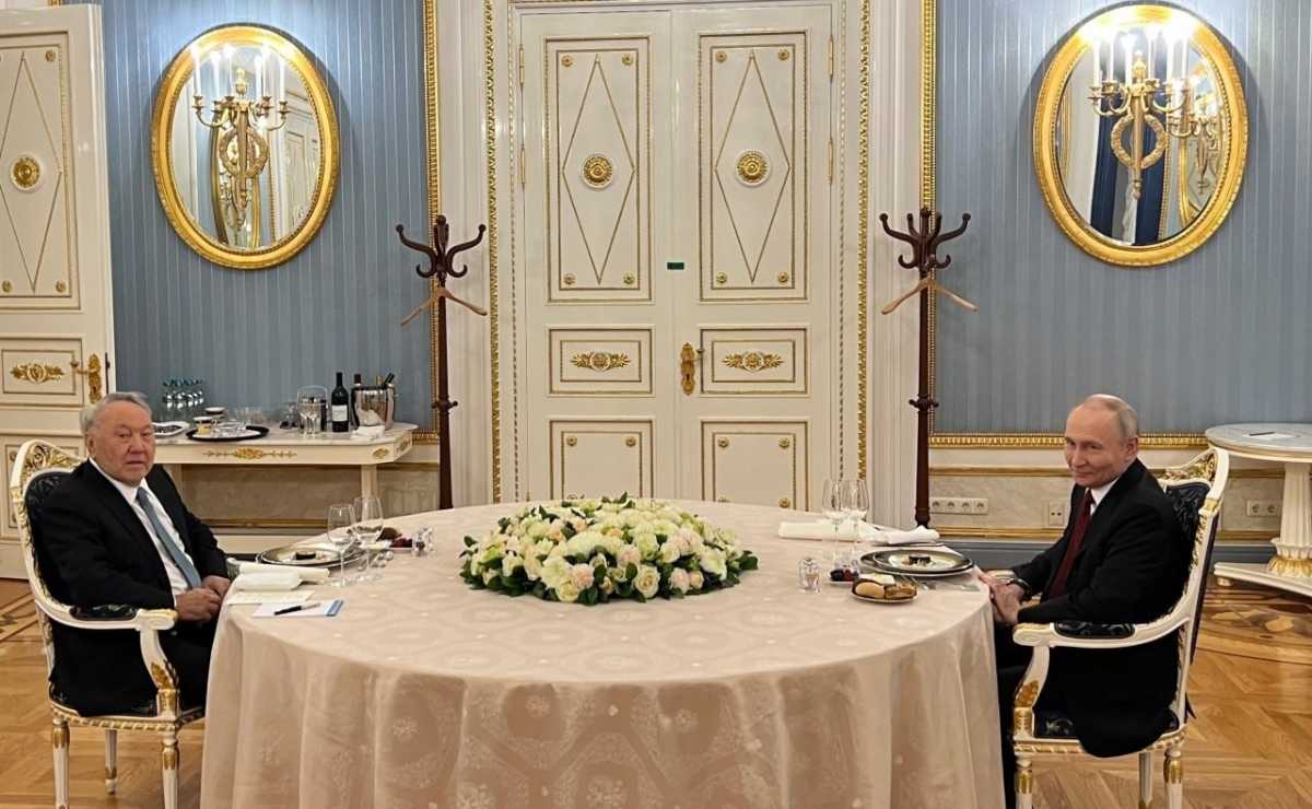 «Меня не интересует содержание таких бесед»: Токаев высказался о встрече Назарбаева и Путина