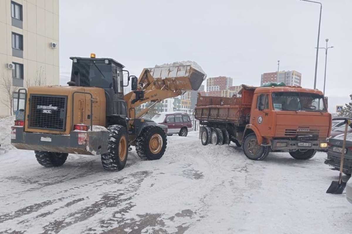 Свыше 1800 единиц спецтехники задействованы в снегоуборочных работах в Астане
