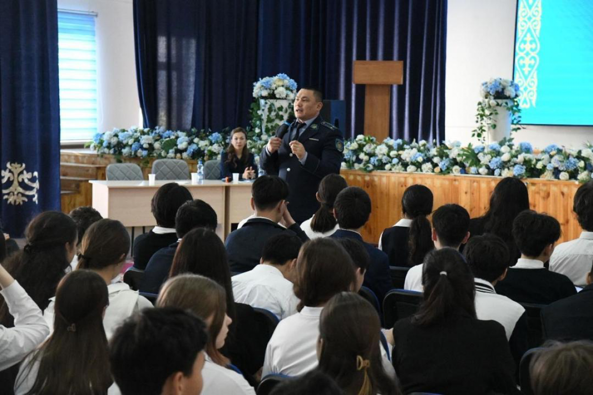 «Закон и порядок»: серию воспитательно-профилактических мероприятий проводят в одной из школ Астаны