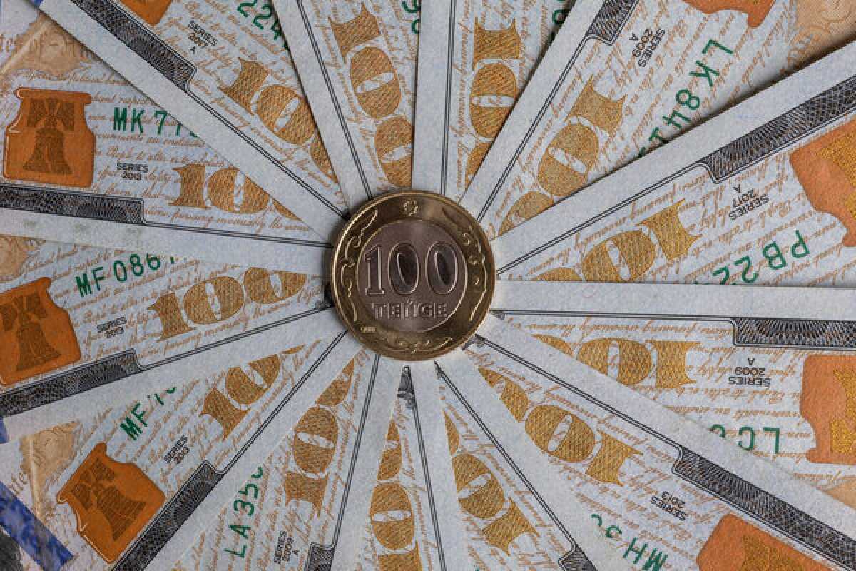 Курс доллара в Казахстане опустился ниже 510 тенге