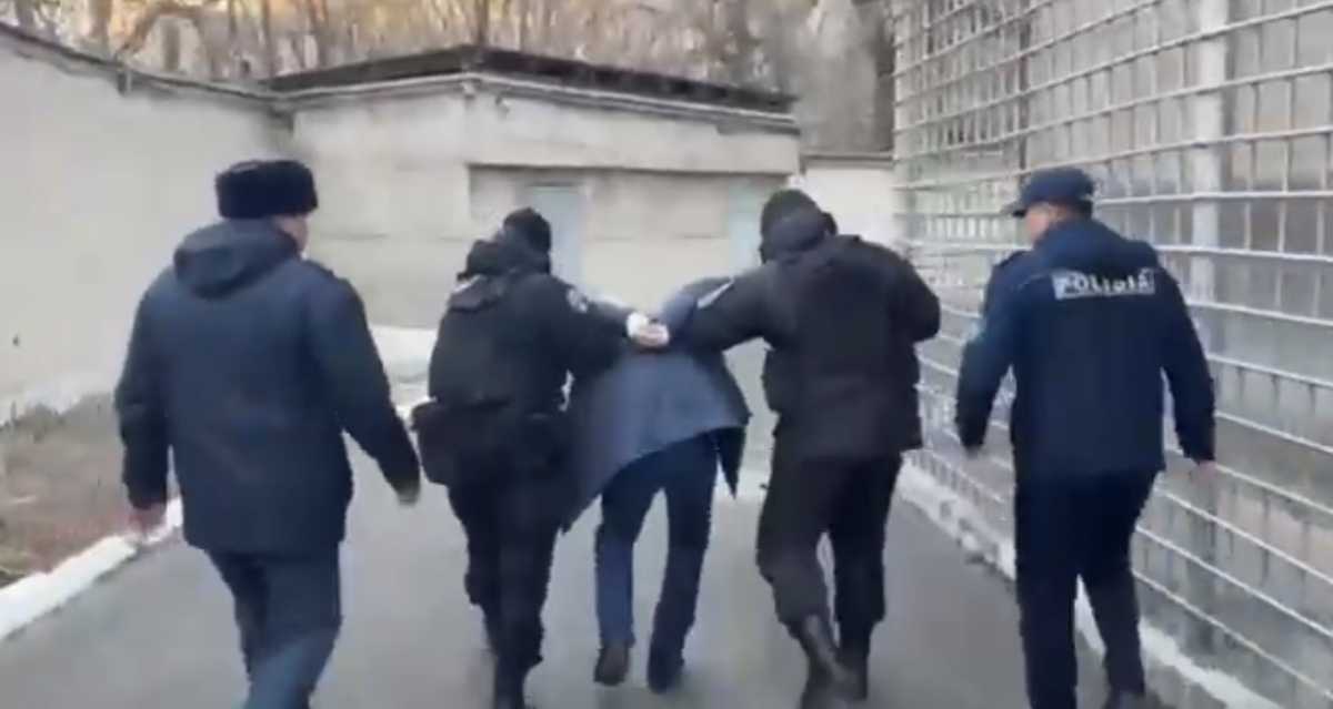 Подозреваемого в убийстве 21-летней девушки задержали в 10 км от Шымкента