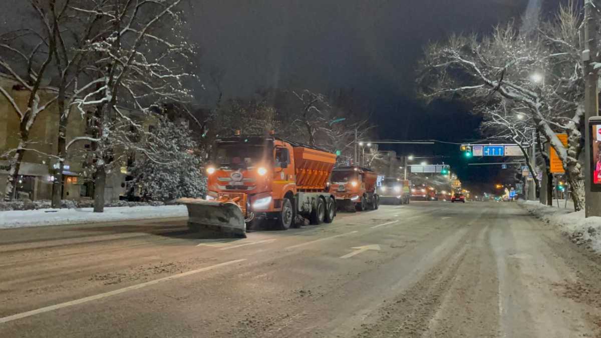 Алматы готовится к снегопаду и похолоданию: городские службы перешли на усиленный режим работы