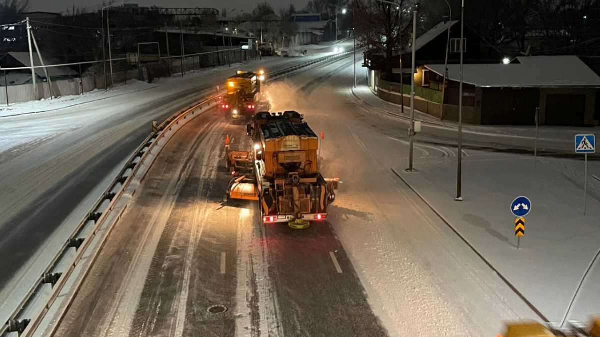 Уборка снега в Алматы: какие улицы очищают в первую очередь
