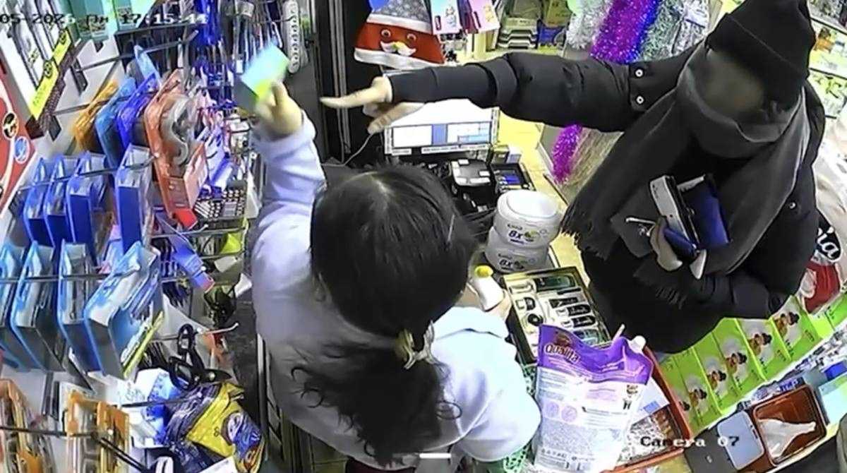 Подделывала чеки: подозреваемую в мошенничестве задержали в Алматы