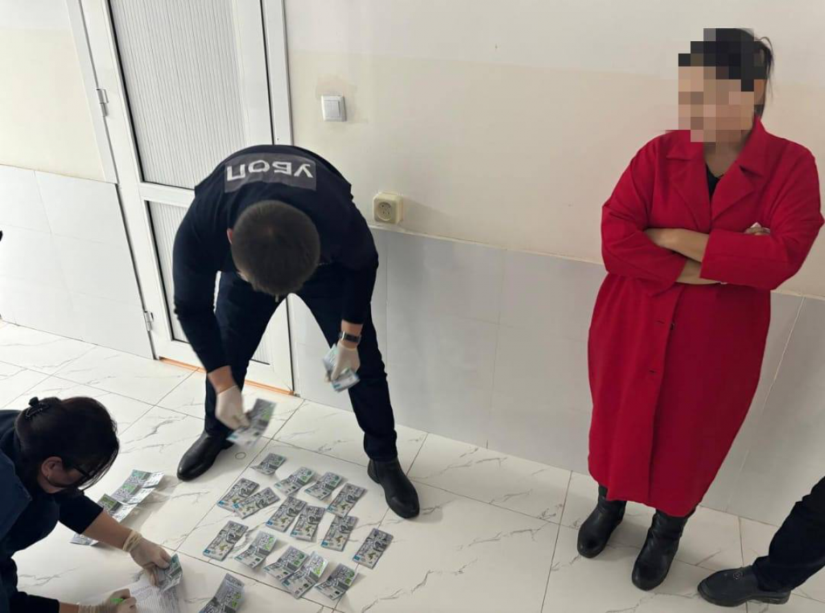 Блогера подозревают в вымогательстве миллиона тенге у главы медучреждения в Туркестанской области