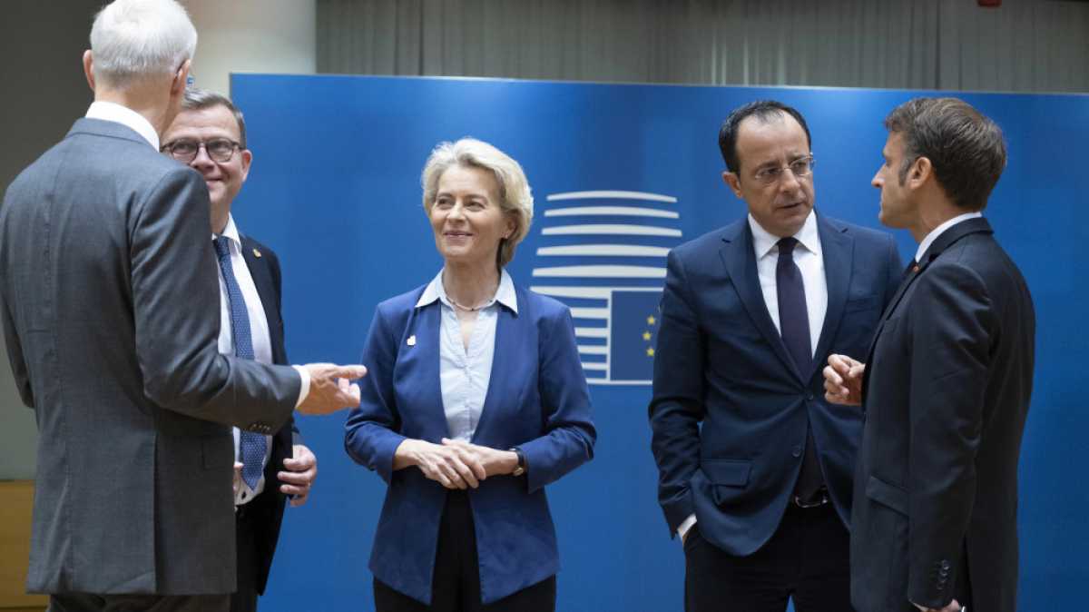 Беспрецедентная эскалация: ЕС обещает скоординированный ответ на введение Трампом пошлин