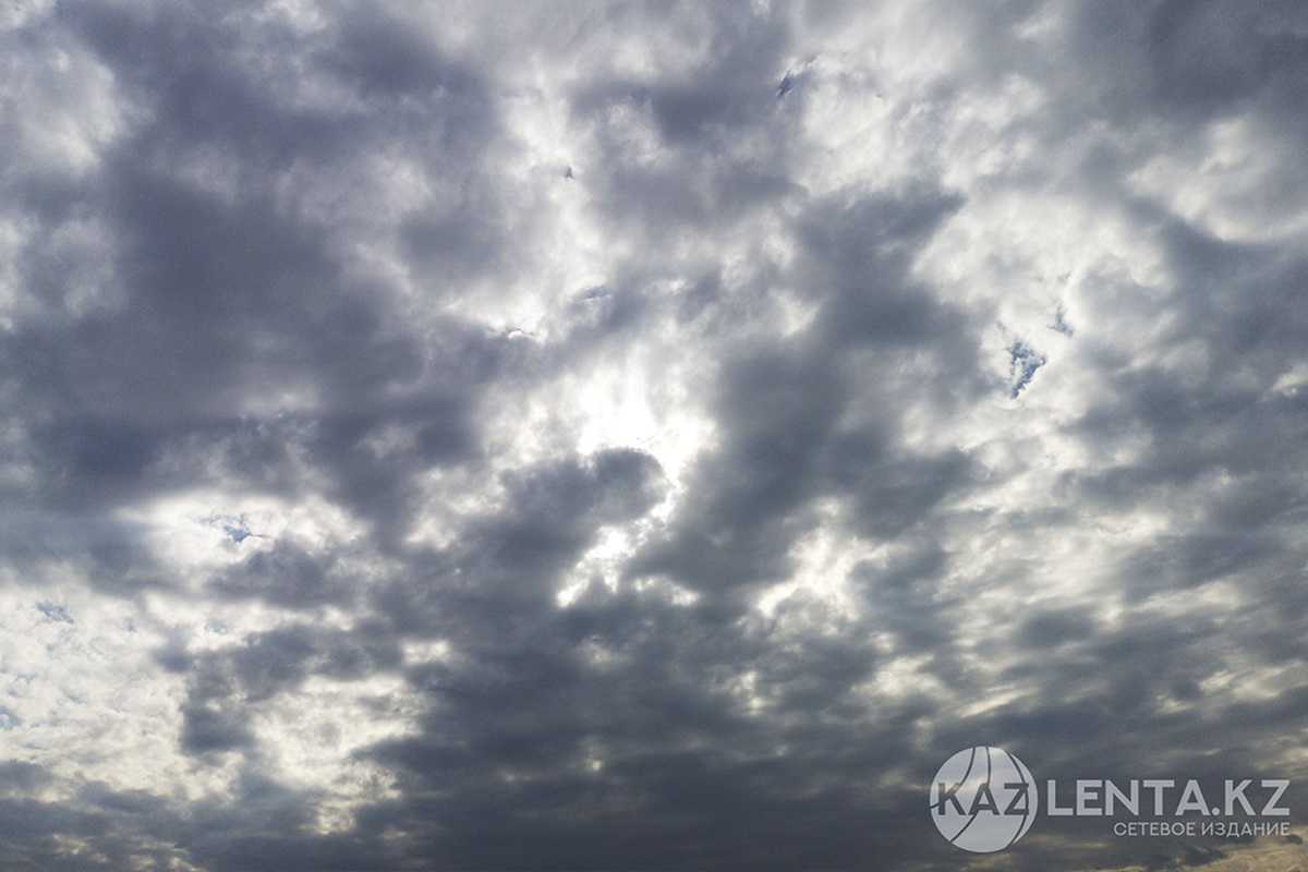 Жителям Астаны, Алматы и еще 9 городов посоветовали не выходить на улицу 19 января