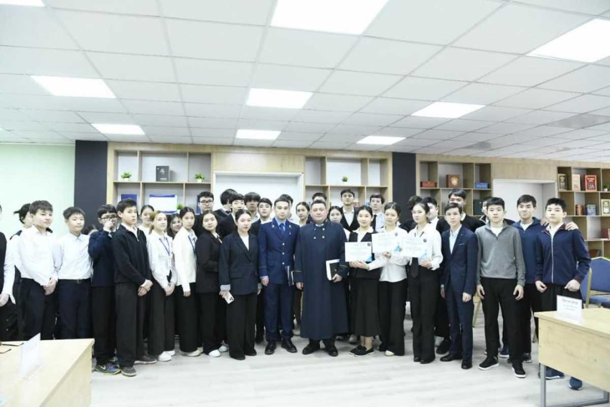 «Закон и порядок»: судебное заседание инсценировали для учащихся одной из школ Астаны