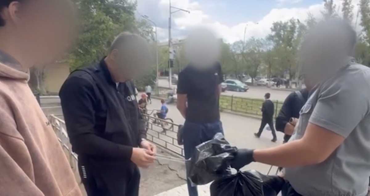 Контрабанда и сбыт наркотиков: студента осудили в Караганде