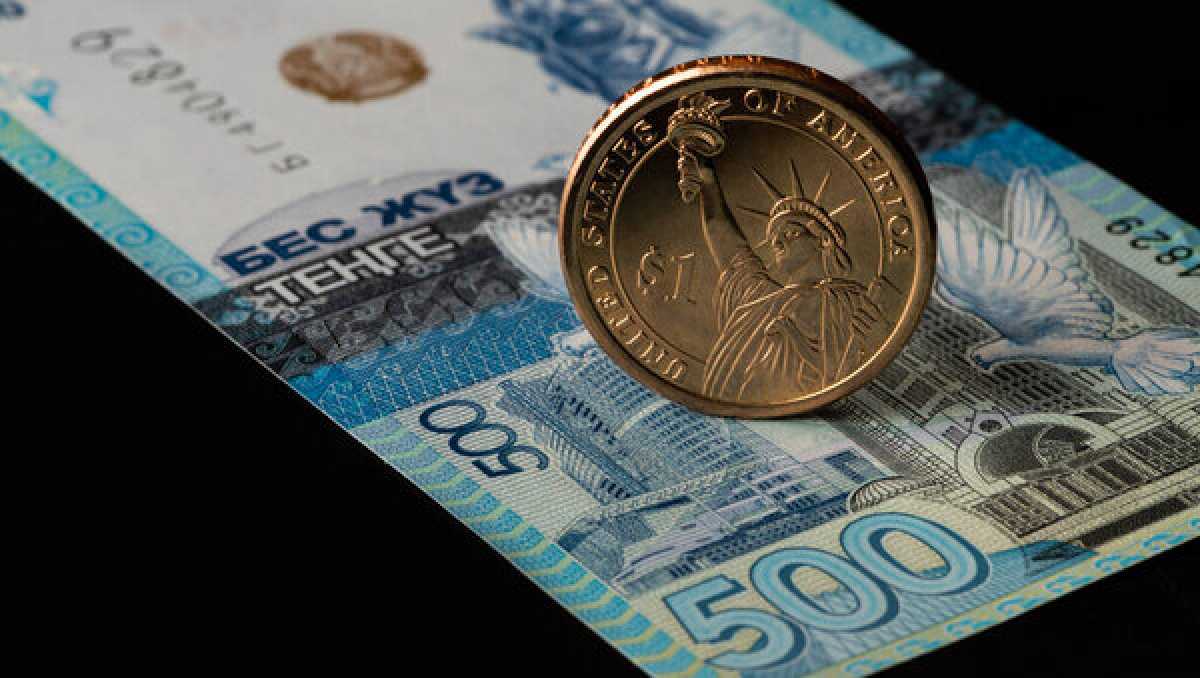 Курс доллара в Казахстане опустился ниже 504 тенге