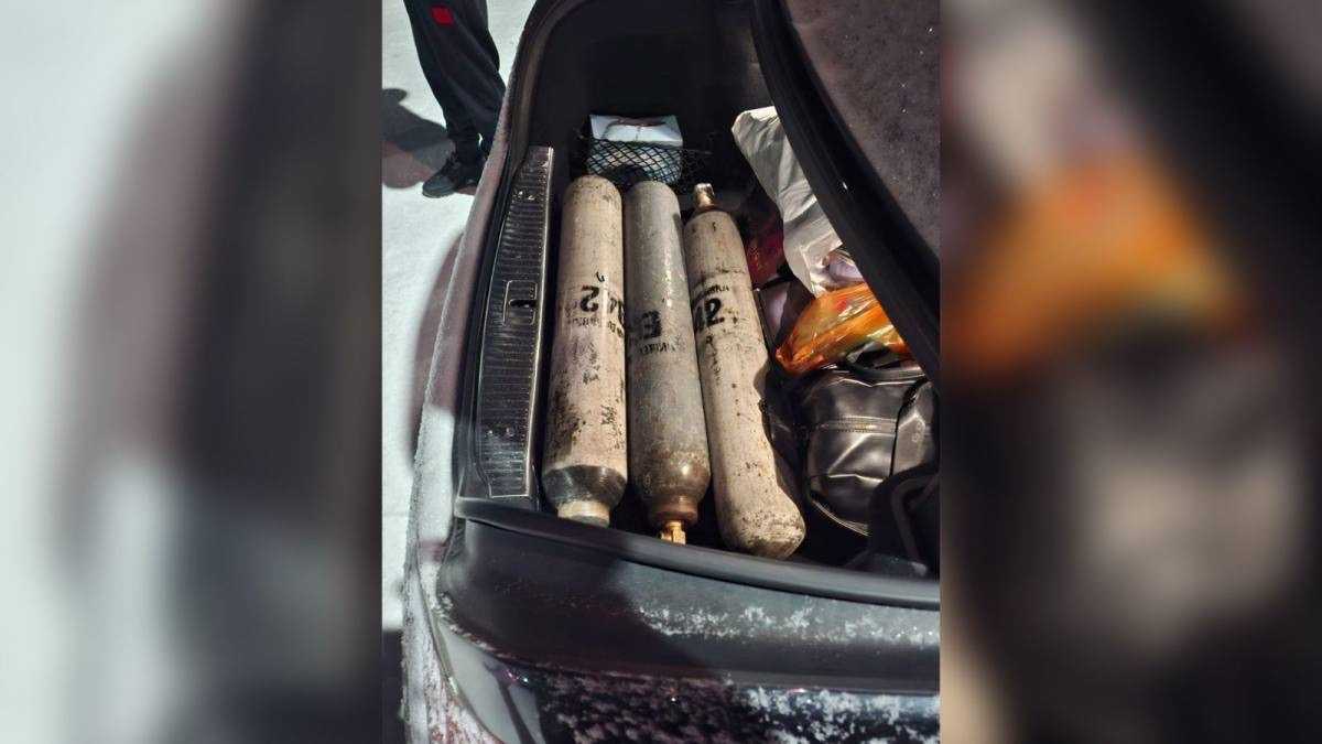 Водителя с баллонами «веселящего» газа задержали в Акмолинской области