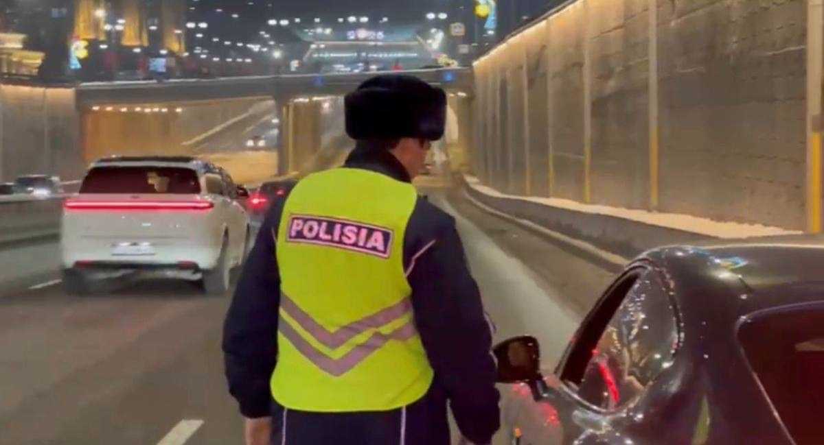 Около 100 автомобилей отправили на штрафстоянку по итогам рейдов в Алматы