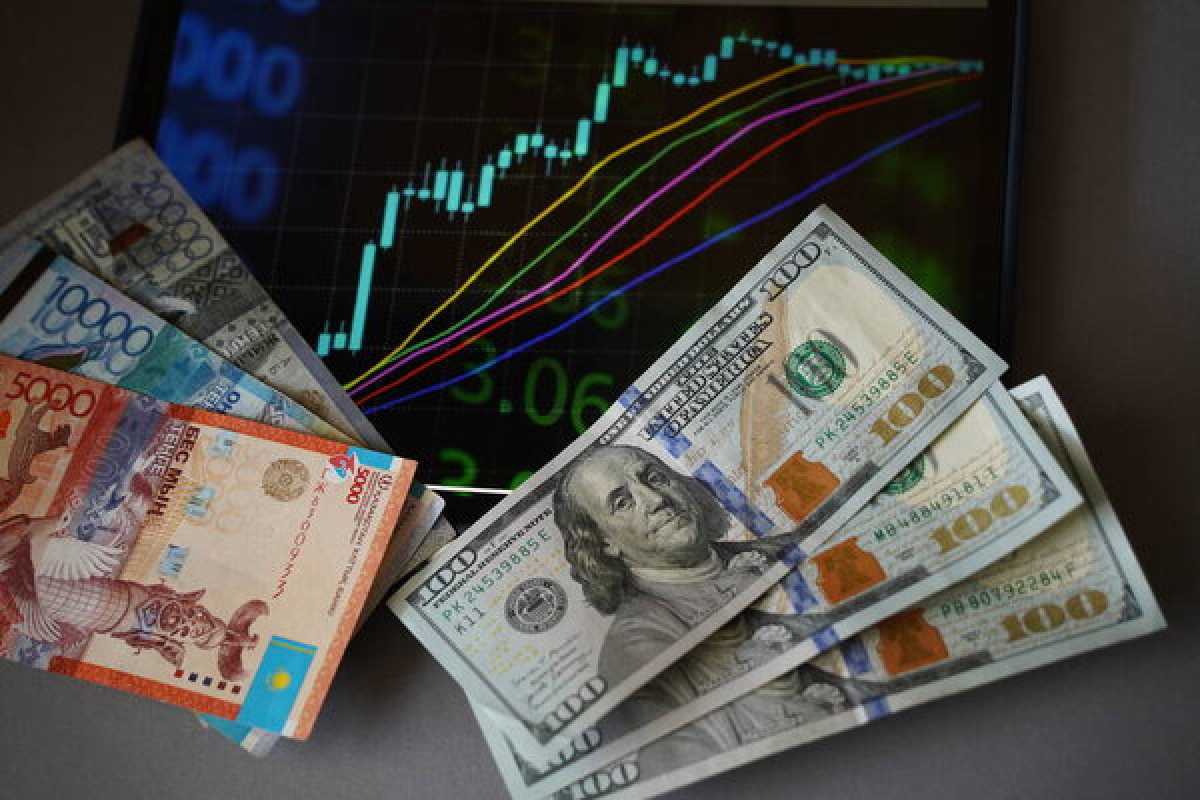 Доллар немного подорожал в Казахстане