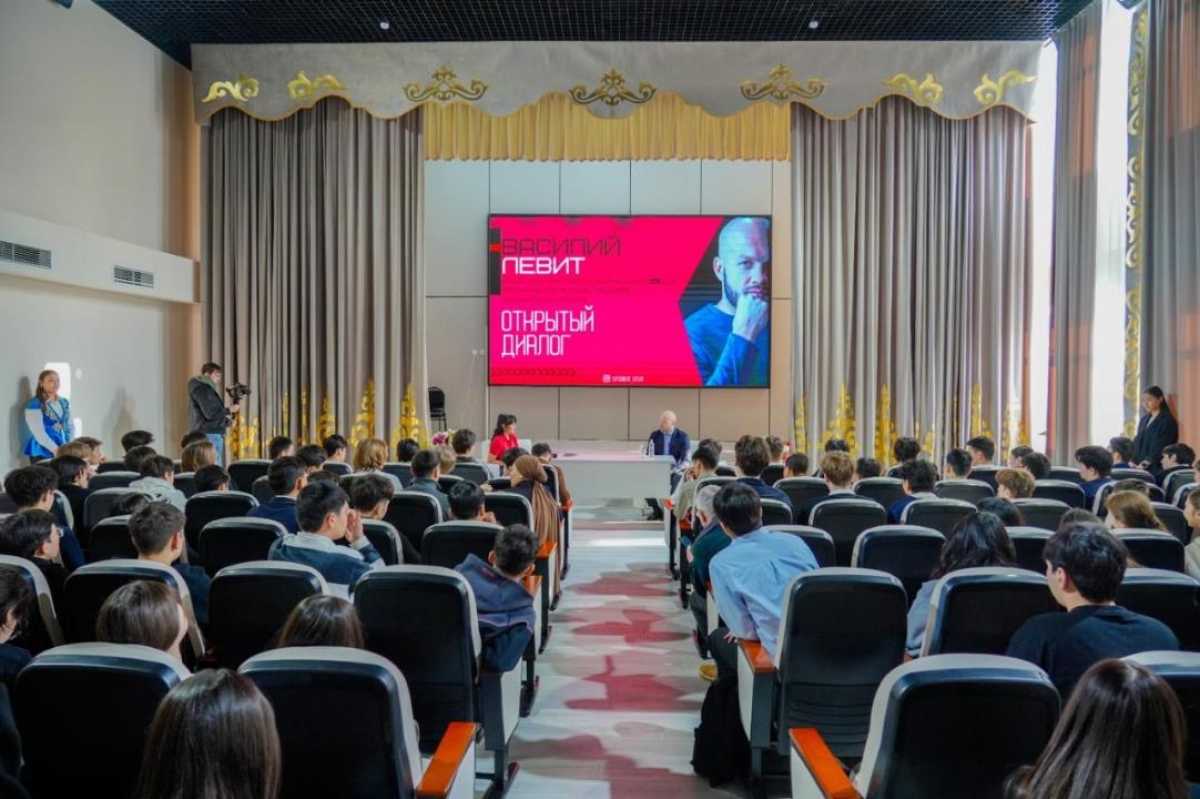 «Закон и порядок»: известный боксёр встретился со школьниками Астаны