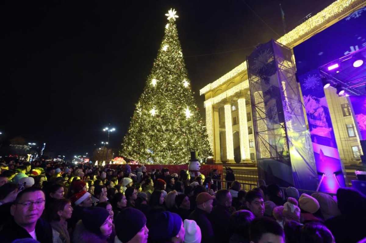Аким Алматы Дархан Сатыбалды поздравил жителей и гостей города с Новым годом, отметив ключевые итоги 2025 года