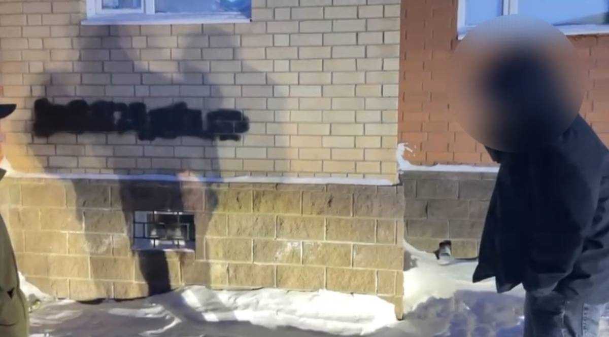 Работали за «дозу»: распространителей наркорекламы задержали в Акмолинской области