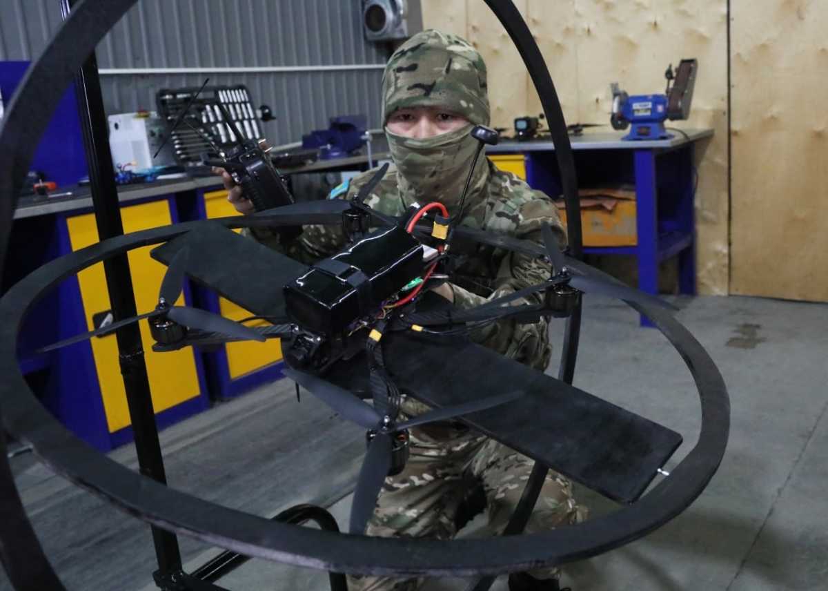 Более 100 дронов за месяц: казахстанские военнослужащие развивают производство беспилотников