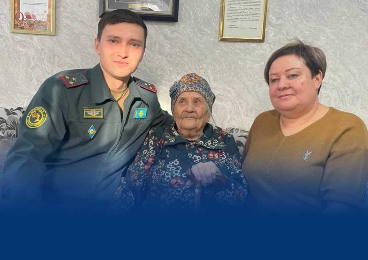 Фронтовую медсестру поздравили со 102-летием в Карагандинской области