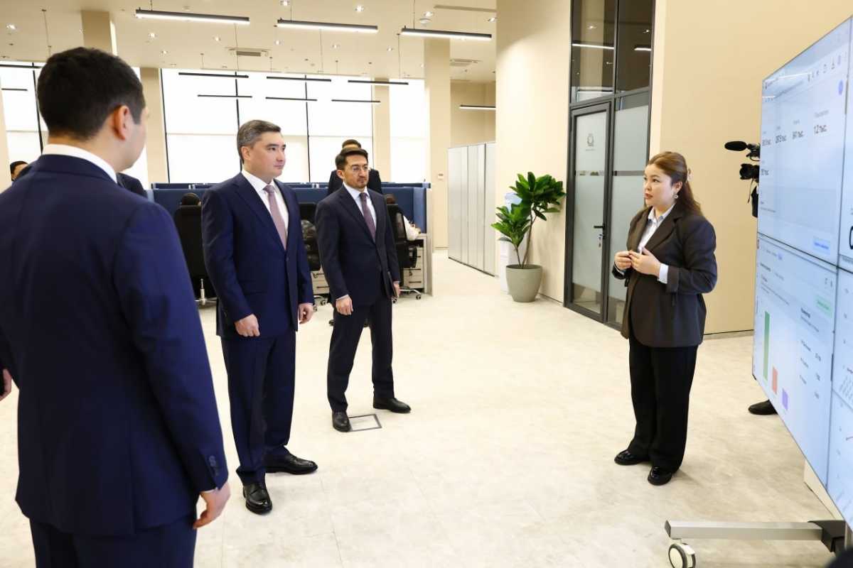 Более 135 тысяч обращений казахстанцев поступило в контакт-центр: Бектенов ознакомился с ходом разъяснения налоговой реформы