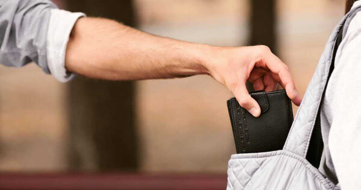 Телефоны и кошельки: серийного вора задержали в Караганде