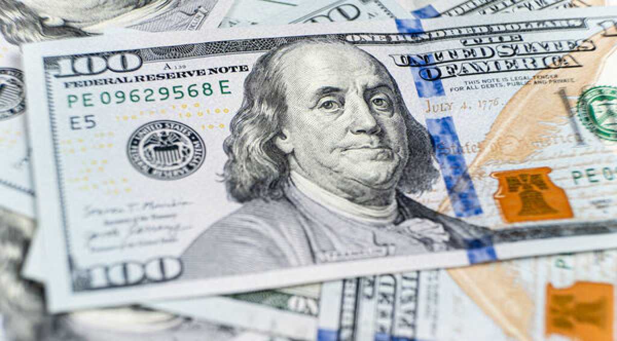 Чистый спрос на наличные доллары в Казахстане достиг максимума за четыре года