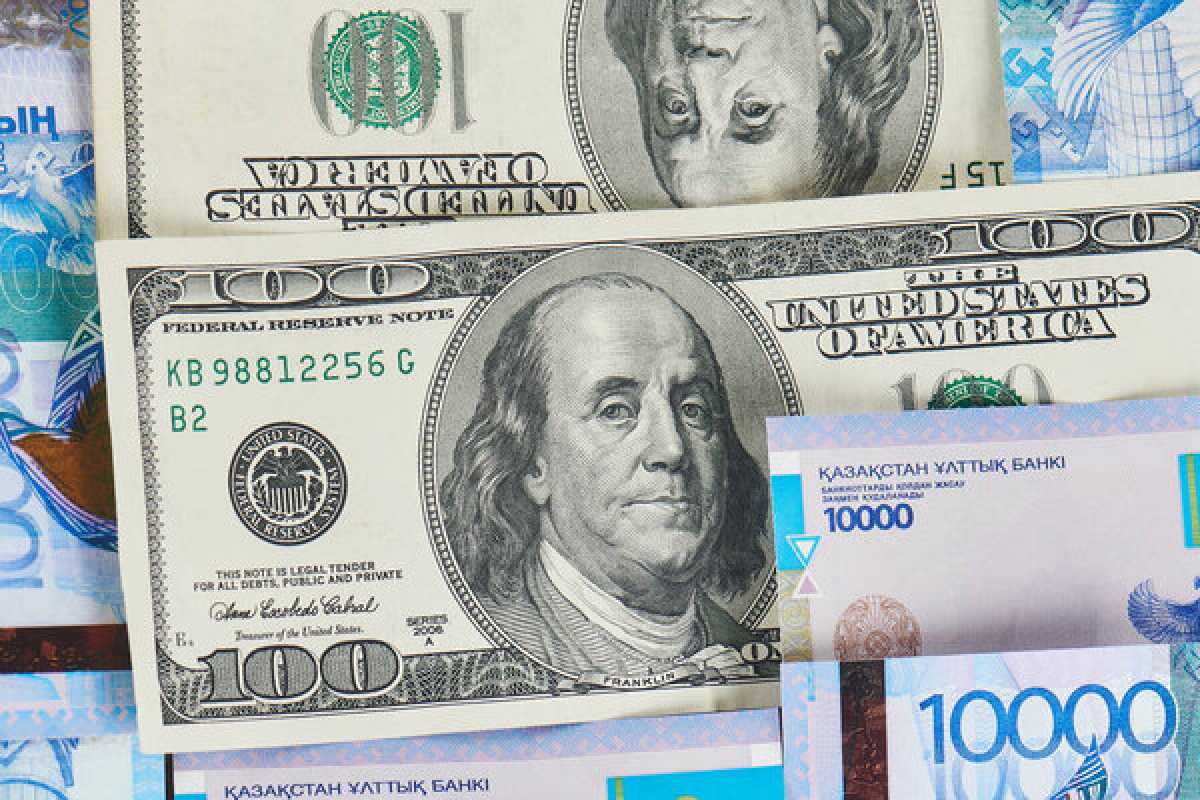 Доллар немного подорожал в Казахстане