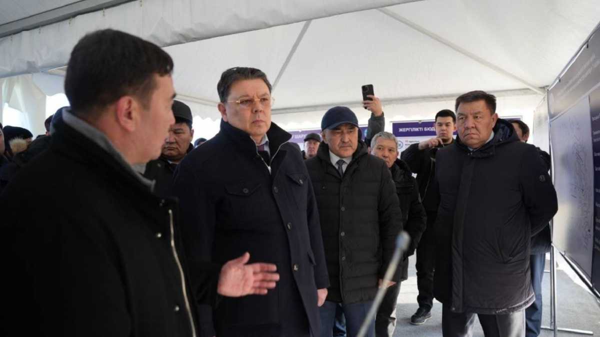 Строительство водохранилищ и поддержка сельского предпринимательства: Бозумбаев посетил Жетысускую область
