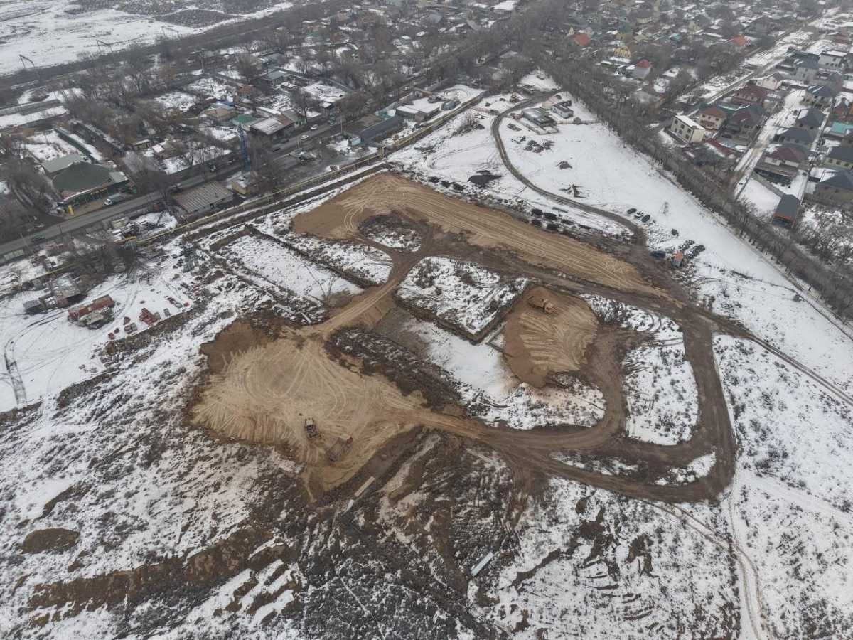 Незаконный жилищный комплекс сносят в Алматы