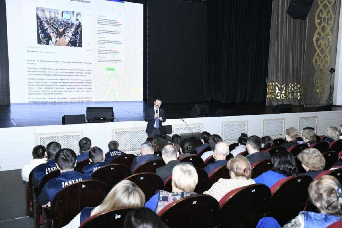 В Астане разъяснили важность конституционных реформ