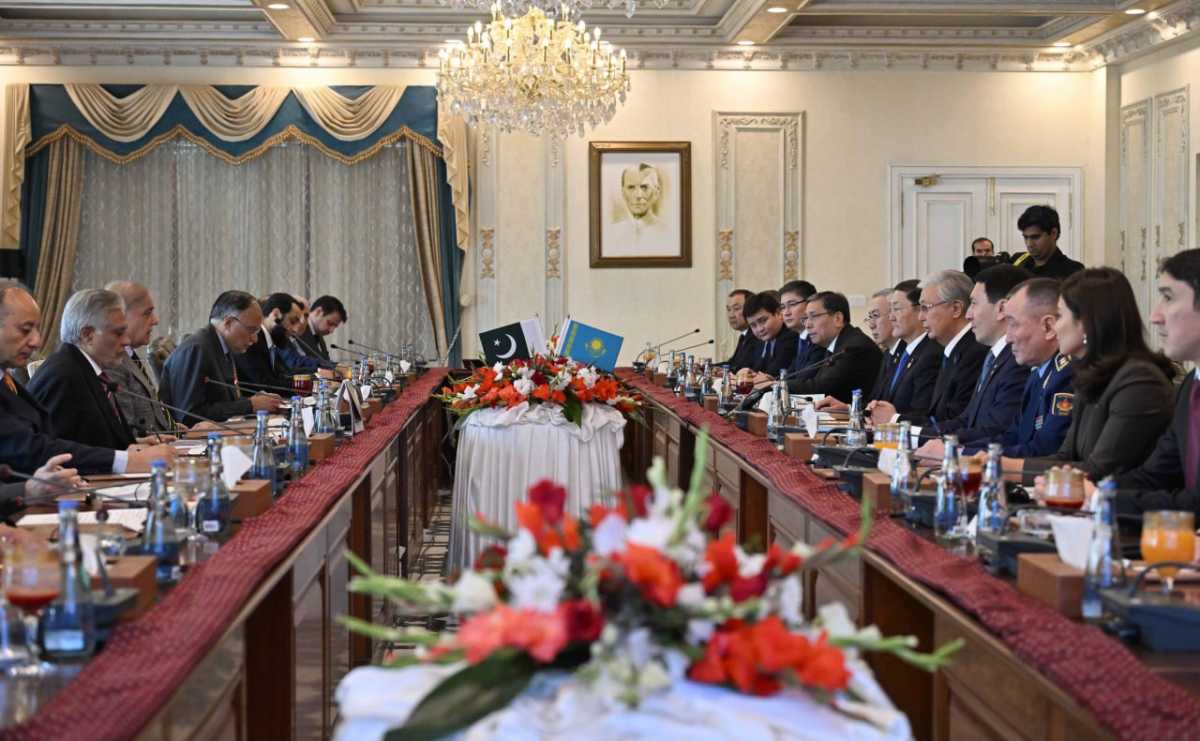 Токаев пригласил премьер-министра Пакистана посетить Казахстан