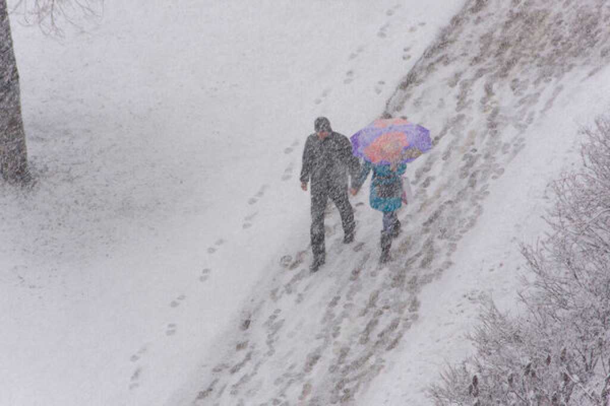 Снег, метели и гололёд: неустойчивая погода сохранится в Казахстане