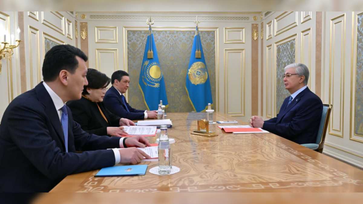 Токаев провёл рабочую встречу с руководством Конституционной комиссии