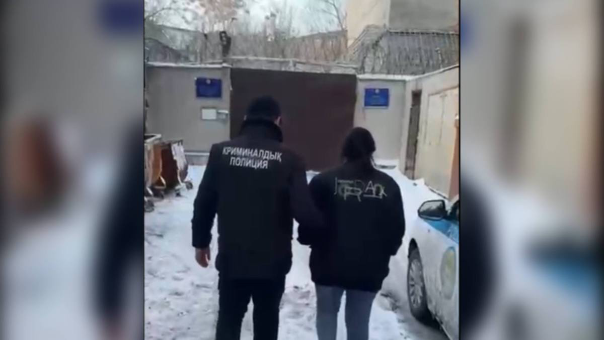 Книги, золото и деньги: в Шымкенте задержали подозреваемую в серии квартирных краж