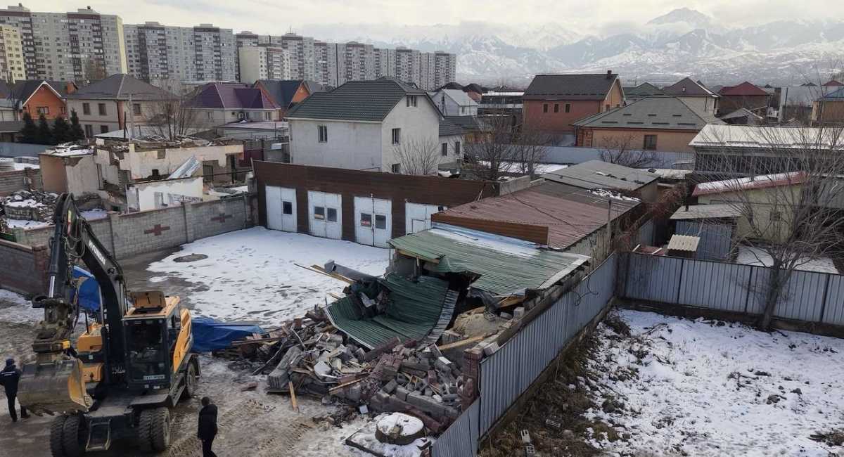 Очередную незаконную автомойку сносят в Алматы – фото