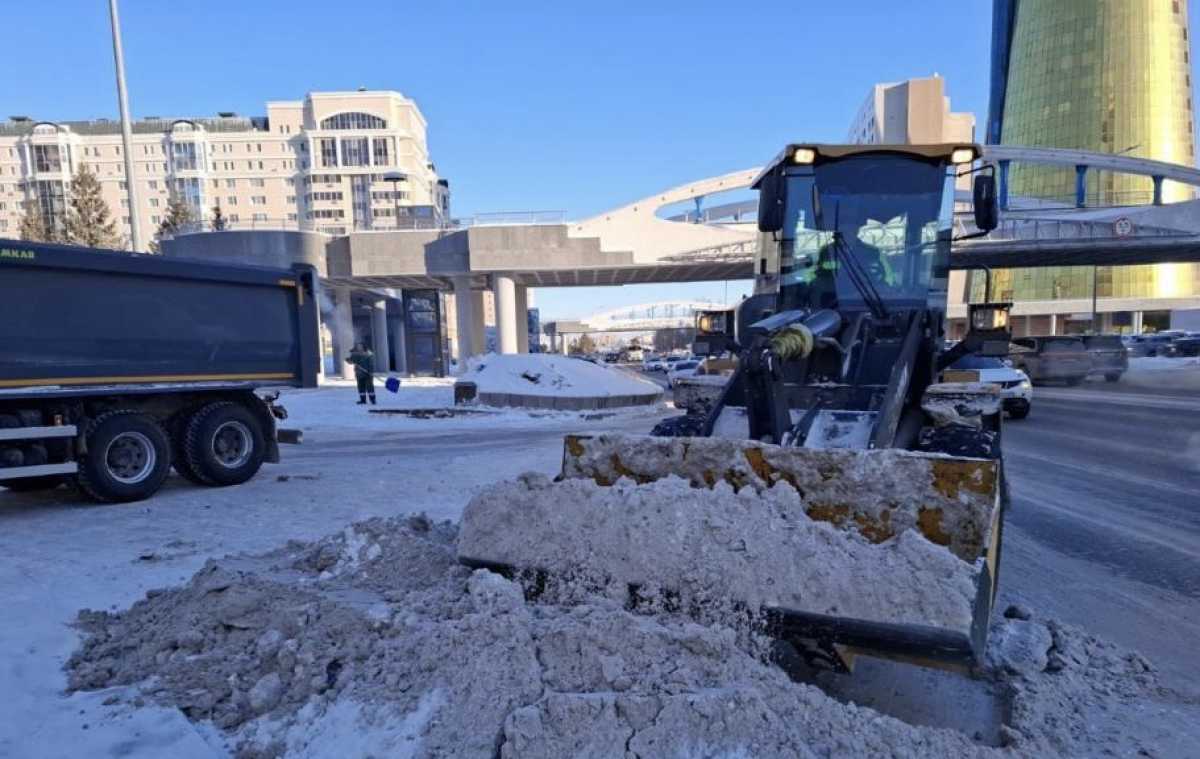 Около 2000 единиц спецтехники задействованы в снегоуборочных работах в Астане
