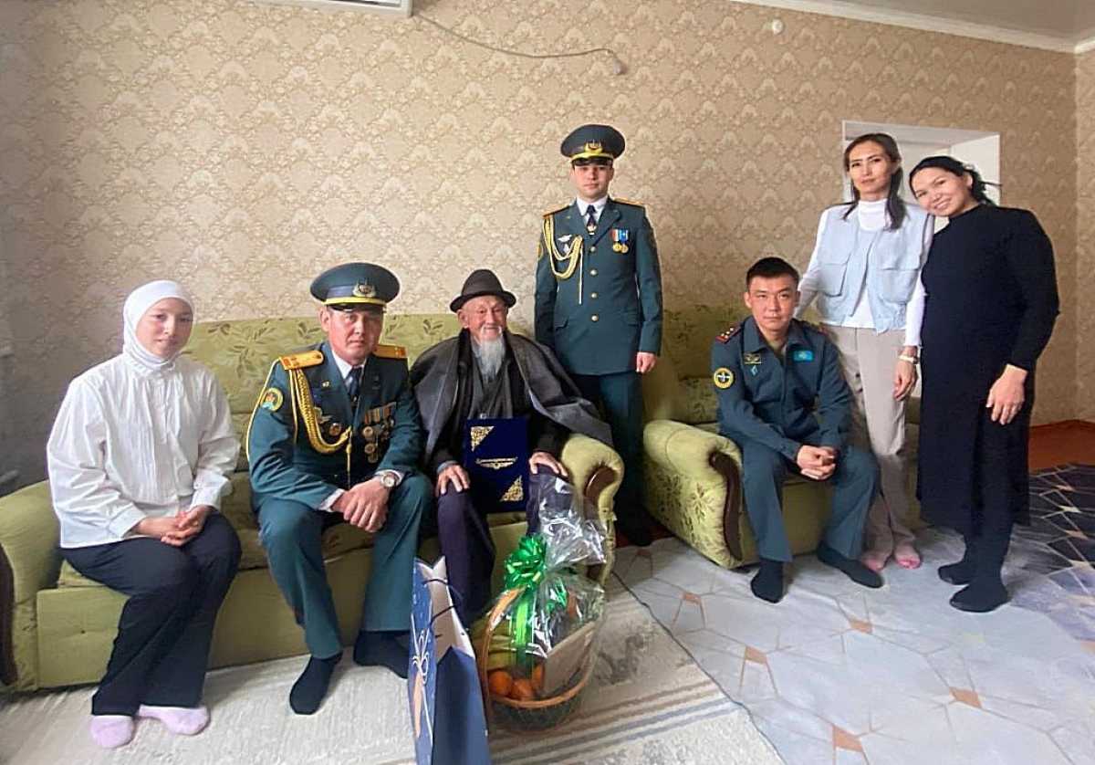 Ветерана ВОВ поздравили со 102–летием в Жамбылской области