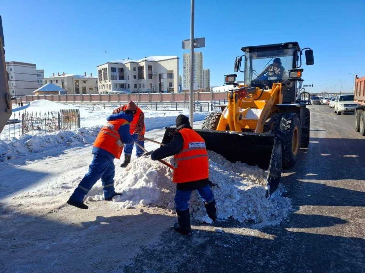 Около 1700 единиц спецтехники задействованы в снегоуборочных работах в Астане