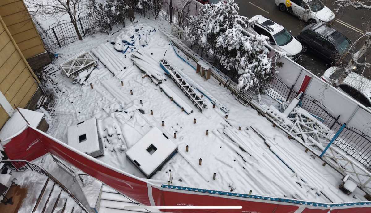 Летнюю террасу ресторана снесли в центре Алматы