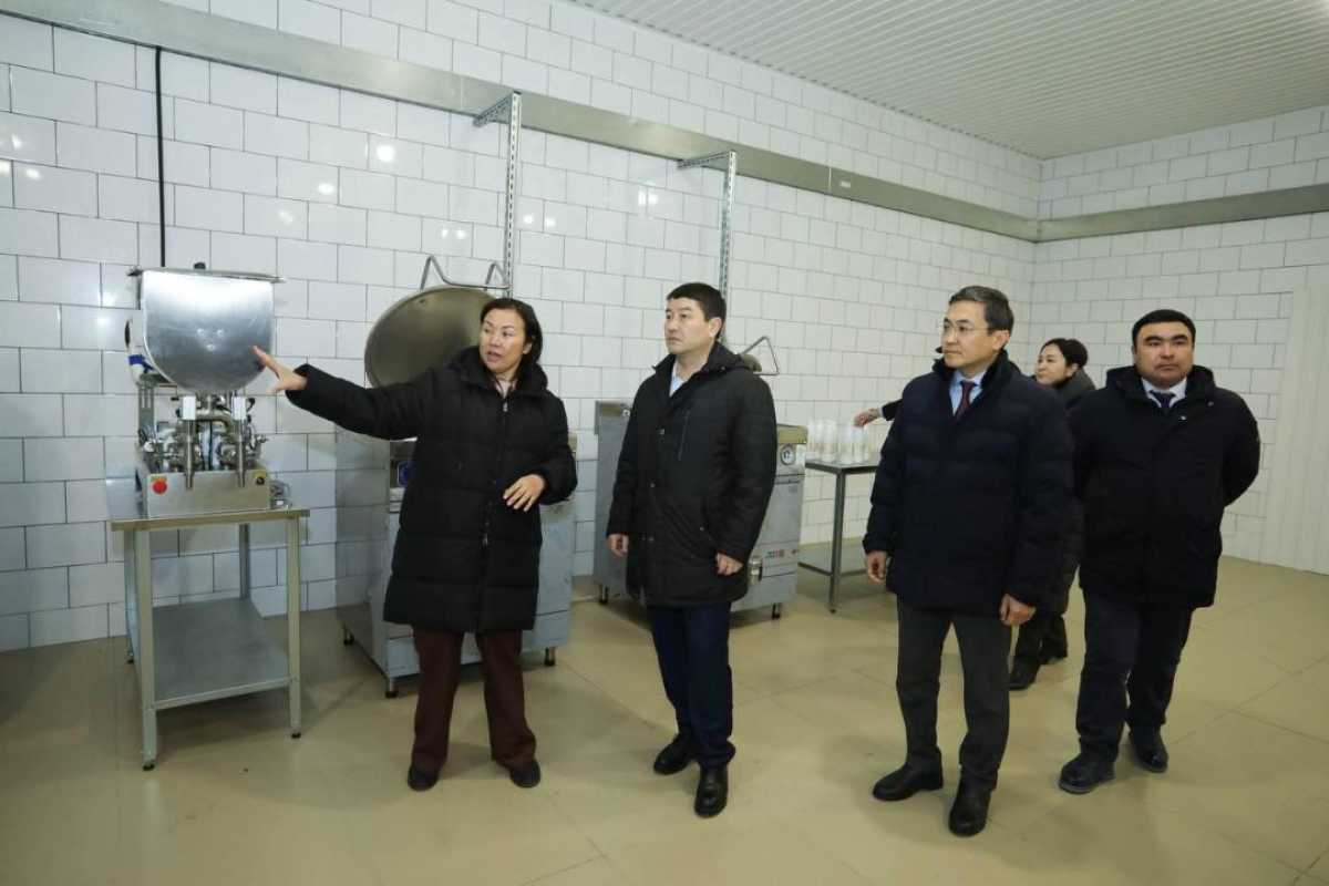 Нурдаулет Килыбай посетил Мунайлинский район: проверил стройку клуба и запуск производства