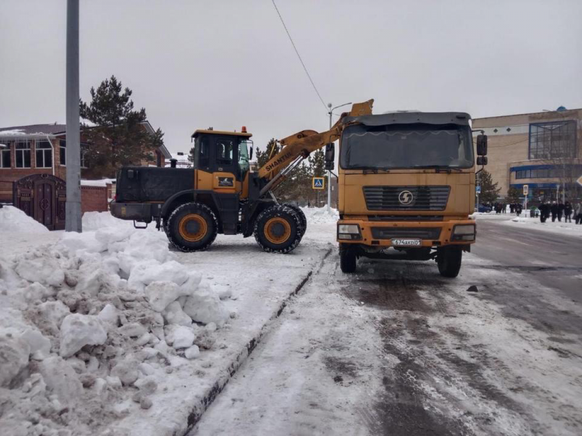 Более 5,2 млн кубометров снега вывезли из Астаны с начала зимнего периода