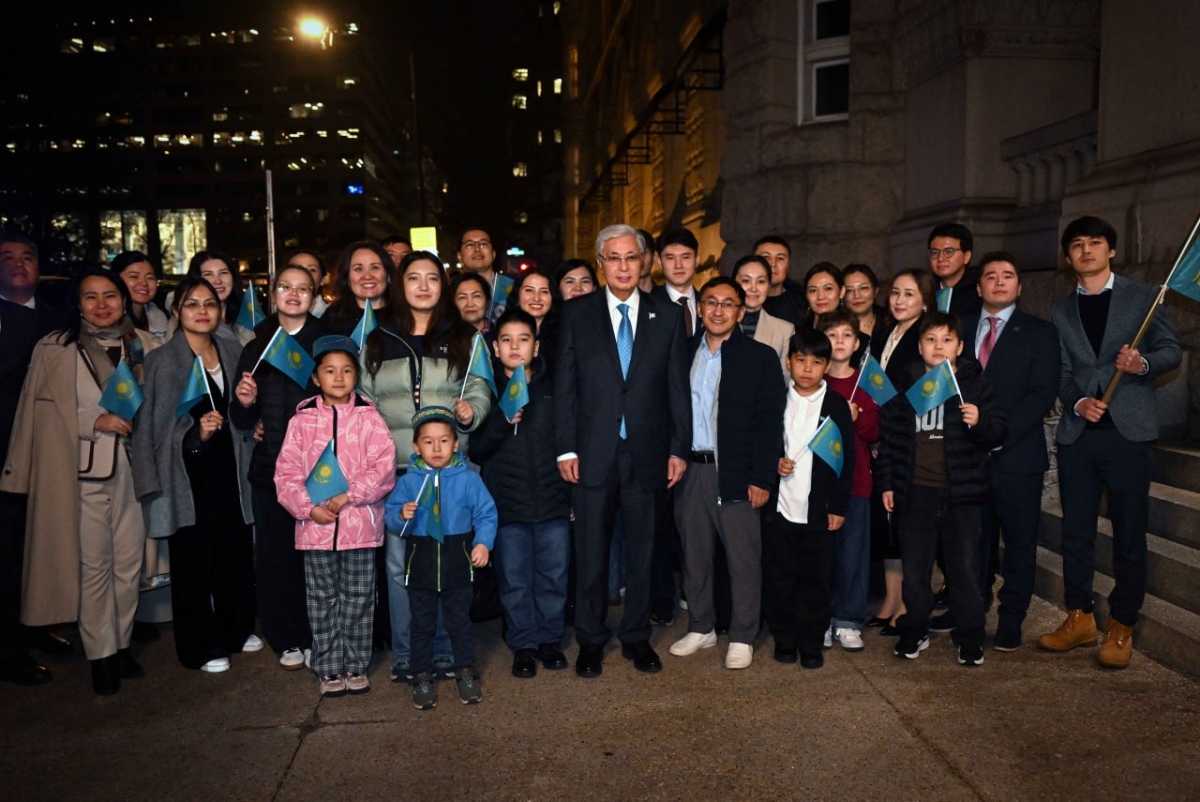 Токаев встретился с казахстанцами в Вашингтоне