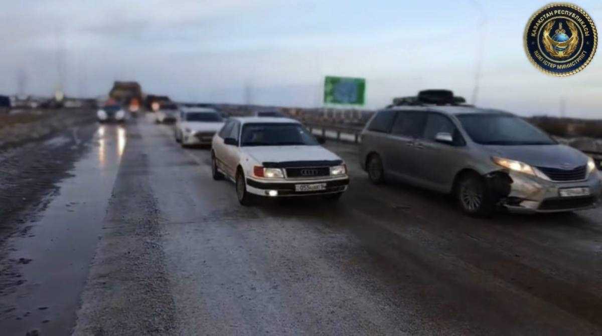 Более 200 автомобилей сопроводили полицейские в непогоду в Павлодарской области