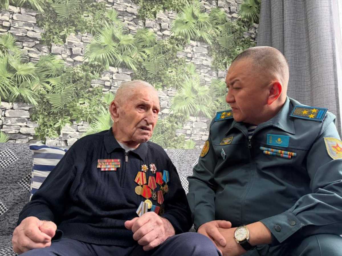 Министр обороны направил поздравительный адрес в честь 100-летия ветерана