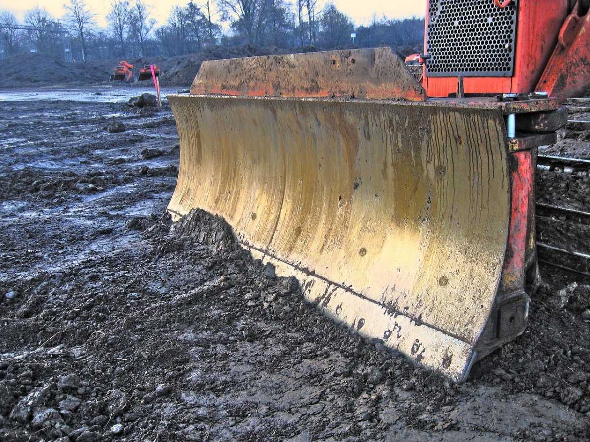 Экскаватор с водителем затонул в карьере Акмолинской области